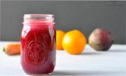 El jugo de esta verdura específica reduce los niveles de presión arterial en adultos mayores, según un reciente estudio