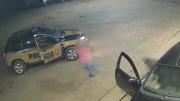 VIRAL: Impactante momento en que una mujer secuestrada saltó del carro para pedir ayuda