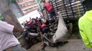 ¡Fuertes imágenes! Camión de carga impacta contra varios vehículos en Caracas