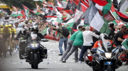 (VIDEO) Protesta solidaria con Palestina obliga a suspender la etapa 11 de la Vuelta Ciclística a España