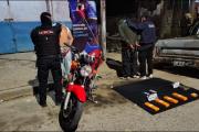 Detienen a dos motociclistas y secuestran 3,5 kilos de droga en una persecución