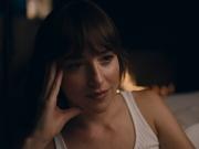 Amores compartidos: qué es lo mejor de la comedia sexual con Dakota Johnson y la hija de Arjona