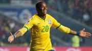 Mientras transcurre sus días en la cárcel, Robinho sigue ligado al fútbol