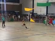 Atajó un penal y cayó muerto: la tragedia en un partido de futsal que conmueve a Brasil