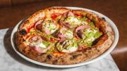 Bodegón en Buenos Aires: la joya porteña donde reina la pizza napolitana