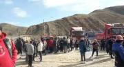 Mineros bloquean la vía que conecta Potosí con Sucre