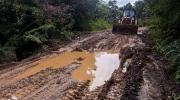 ABC incrementa maquinaria para habilitar la vía a Apolo, pero persisten las lluvias