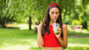 Pie de atleta, migraña o mala visión: expertos recomiendan estas frutas para eliminarlos de tu cuerpo