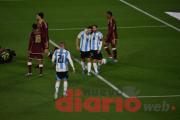 En una noche perfecta, Messi jugó su último partido por Eliminatorias en el país y Argentina goleó a Venezuela