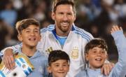 En su último partido en Argentina: tierna complicidad de Messi y sus hijos antes de entrar a la cancha
