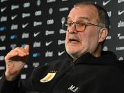 Marcelo Bielsa clasificó a Uruguay en el Mundial 2026 pero en conferencia le puso un freno a la alegría con su recuerdo más triste como DT