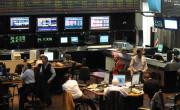 El riesgo país supera los 900 puntos y caen acciones y ADRs en la previa electoral