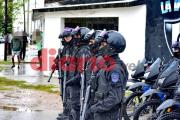 Allanan tres barrios de La Banda en el marco de un brutal asesinato