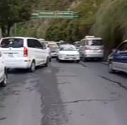 Transportistas bloquean en La Paz; Alcaldía explica retraso en obras de la Av. del Poeta