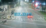 VIDEO. Chocó a un motociclista en La Plata y lo hizo volar por el aire: se fugó y lo buscan