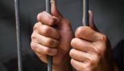 Dos jóvenes quedaron tras las rejas por amenazar a una vecina con una navaja en barrio Lugones