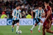 Doblete de Messi en su último duelo oficial en Argentina, que aplasta a Venezuela