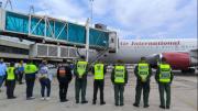 Emotivo reencuentro de tres niños venezolanos con sus familias: arribaron al país en vuelo procedente de EEUU