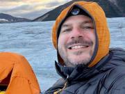 Suspenden el rescate de un geólogo desaparecido que se accidentó en un glaciar de Alaska y lo declaran muerto: Se resbaló