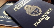 Miles de pasaportes argentinos presentan fallas “invisibles al ojo humano” y piden devolverlos