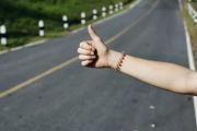 Una mujer hacía dedo en la ruta y murió atropellada por una camioneta