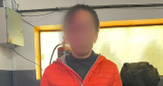 A las trompadas y mechonazos: así fue la paliza de una mamá y una alumna a la directora de una escuela