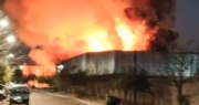 Conmoción en Mendoza por el voraz incendio en una feria: el video
