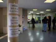 Elecciones en Buenos Aires: en una mañana muy fría, hubo demoras en la apertura de las mesas donde votarán referentes de La Libertad Avanza y el peronismo