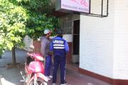 Ladrón robó en una propiedad y se olvidó una gorra y las zapatillas