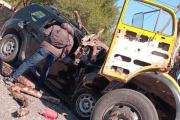 Ebrio, embistió a una familia en moto y huyó; luego chocó de frente con camión
