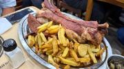 Fue a comer a un bodegón y lo calificó como “entre los 5 mejores”