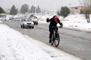 Lunes en la Patagonia: la nieve cubre la cordillera y el viento sopla con fuerza en el Alto Valle de Neuquén y Río Negro