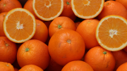 Cómo se llama la parte blanca de la naranja y por qué es bueno comerla