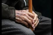 Un hombre de 86 años denunció que su hijo le arrebató el bastón y lo golpeó