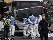 Ataque terrorista en Jerusalén: hay seis muertos por un tiroteo en una parada de micros