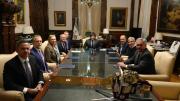 Luis Caputo y Javier Milei se reúnen de urgencia con el presidente del BID