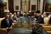 Javier Milei y Luis Caputo se reunieron con el presidente del BID tras la derrota electoral