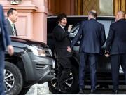 La interna libertaria al rojo vivo tras la derrota: Milei esquiva cambios de gabinete, reflota su mesa política y convoca a los gobernadores
