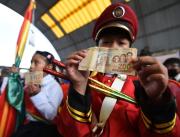 Gobierno alista fondo de cerca de Bs 500 millones para el pago del Bono Juancito Pinto