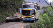 “La carretera está un desastre”: Choferes se quejan por el mal estado de la ruta a los Yungas de La Paz