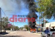 Incendio de un automóvil en Ojo de Agua por falla mecánica
