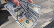 Tras el cimbronazo del lunes, cómo está cotizando el dólar en los bancos de San Juan