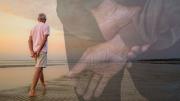 Qué significa caminar con las manos en la espalda, según la psicología
