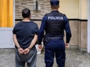 Salió en libertad y a la hora lo volvieron a meter preso: lo descubrieron intentando robar un auto