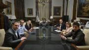 El Gobierno compartió una imagen de la ¿nueva? mesa política nacional: “Con uñas y dientes”