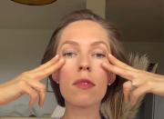 Rejuvenecé tu rostro con una rutina de 10 minutos de yoga facial y sin cirugías