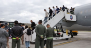 Llega al país el primer avión con argentinos deportados de Estados Unidos por Trump