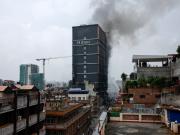 Video: las impactantes imágenes del incendio del hotel Hilton de Katmandú luego de las protestas en Nepal