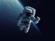 Una anciana fue estafada por un falso astronauta que dijo necesitar dinero para comprar oxígeno