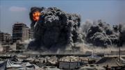 Israel a espaldas del mundo, intensifica el bombardeo de la ciudad de Gaza, derribando torres de gran altura para empujar a los residentes hacia el sur